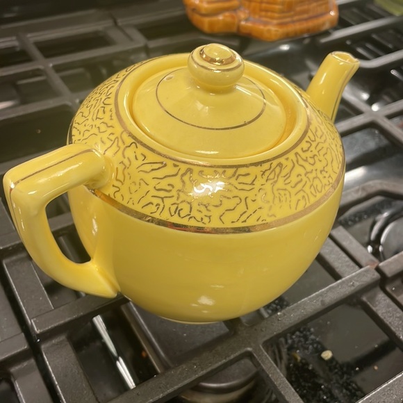 MCM Halls pottery teapot. Small chip on nose some fading on design. - Picture 5 of 7